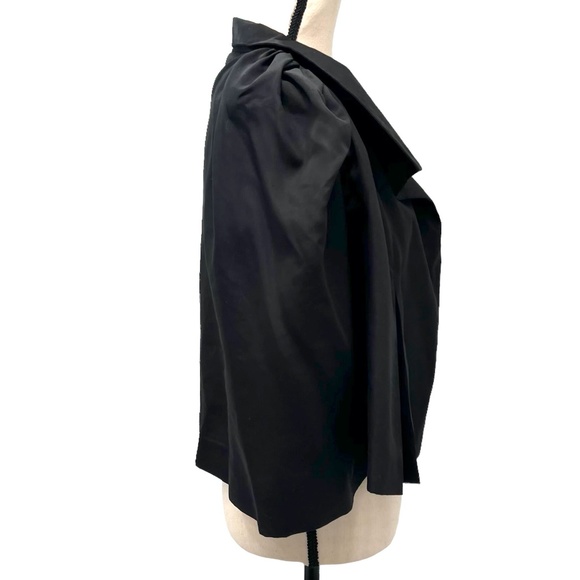YVES SAINT LAURENT BLACK CROPPED PONCHO CAPE WITH POINT COLLAR - 2010 COLLECTION - Picture 3 of 14